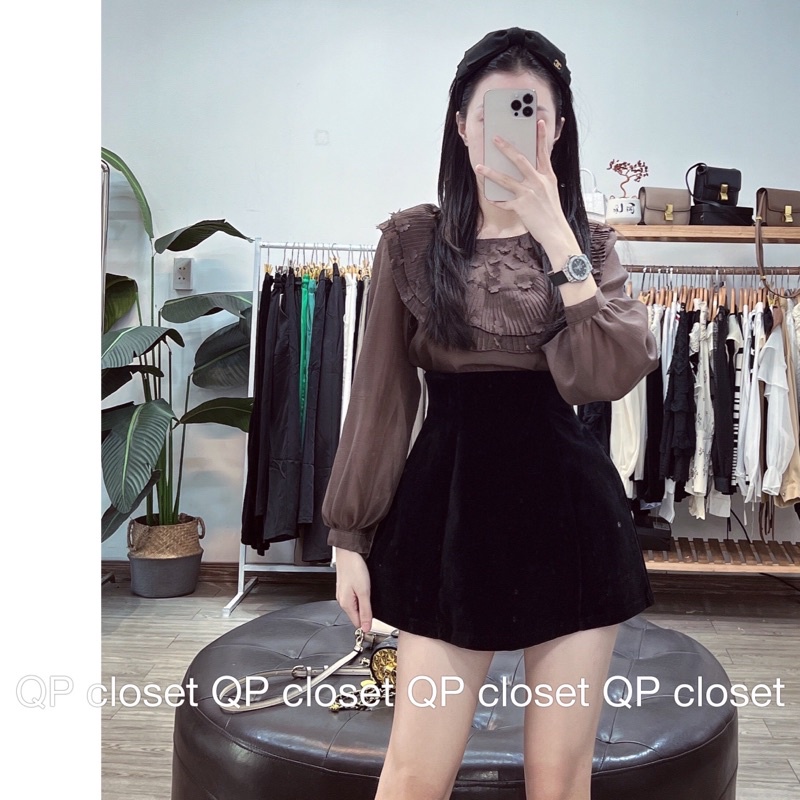 Áo sơ mi hoa ngực bánh bèo