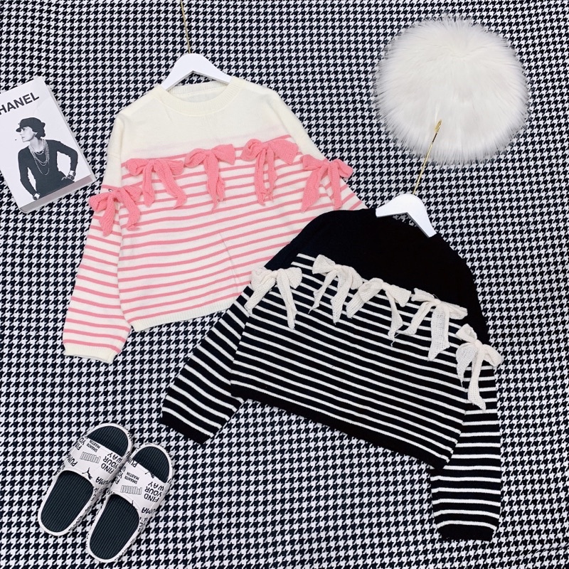 Áo len kẻ phối nơ