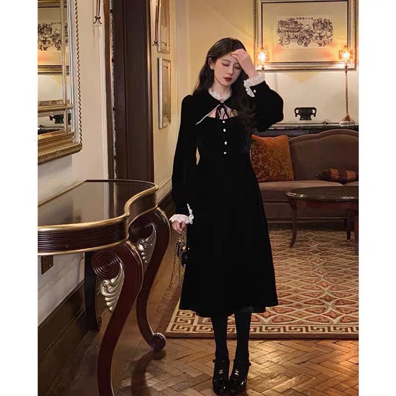 Váy nhung phối ren