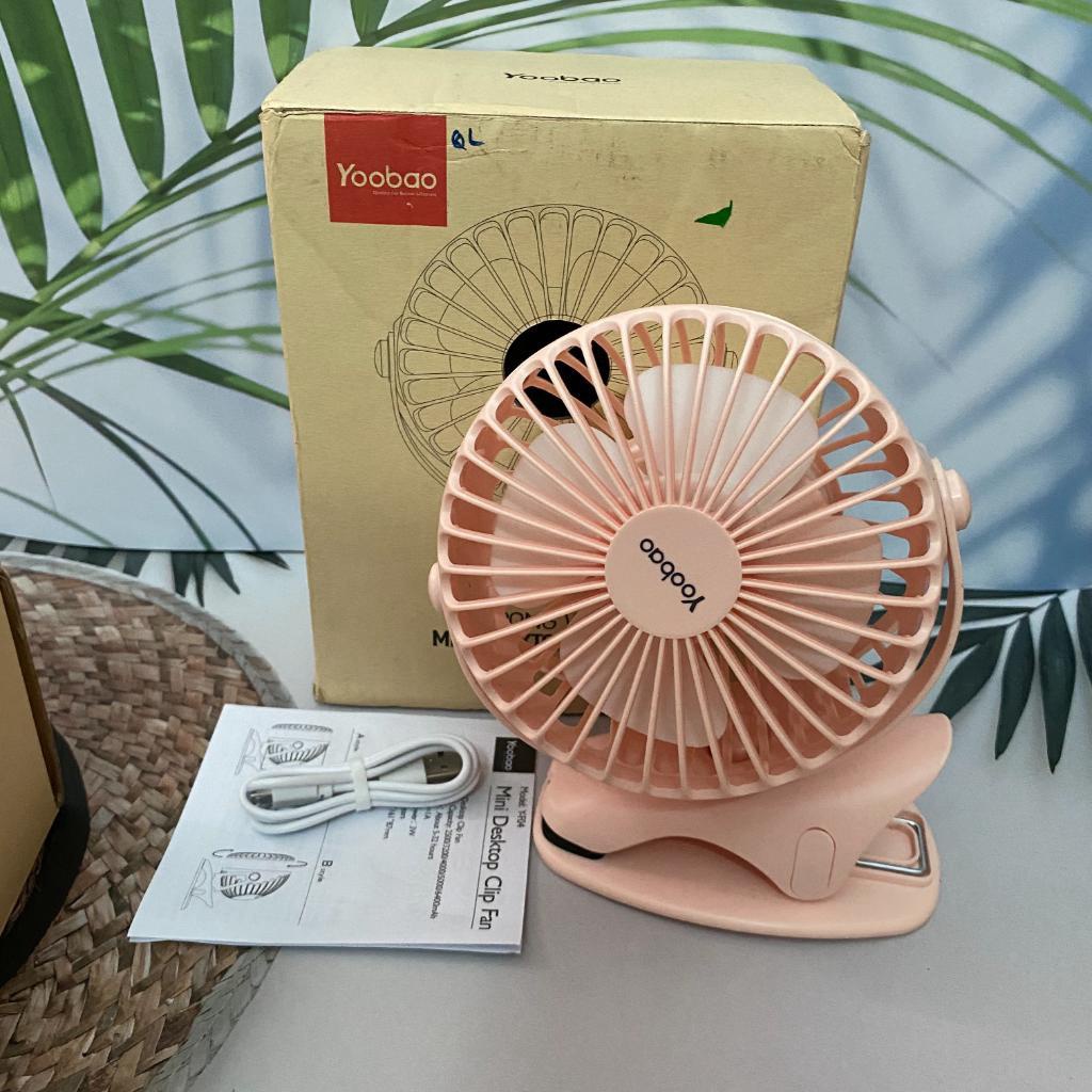 Quạt sạc pin mini để bàn YOOBAO F04 2500/6400 mAh Xoay 720 có đế kẹp đa năng.
