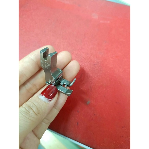 Chân vịt gãy 705 dùng để chạy viền, căn lai,căn viền ,chạy mí ,diễu mí ,căn đường thẳng chuẩn đẹp nha các anh chị em