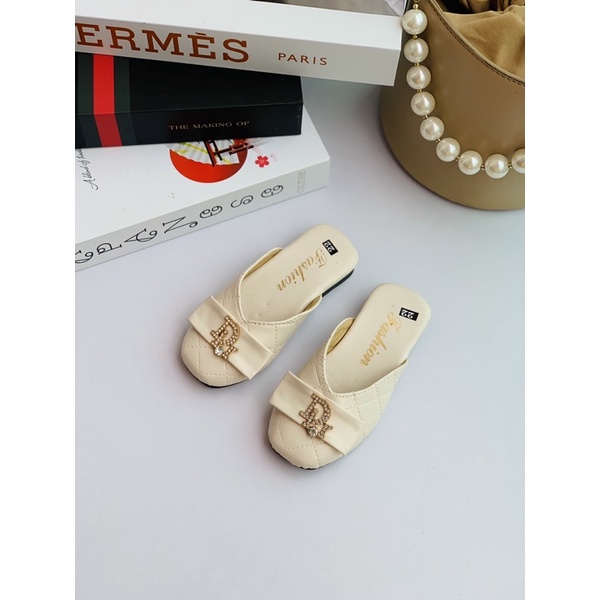 Sục bé gái gắn mác xinh