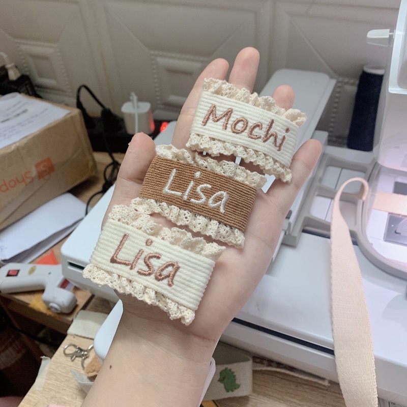 Kẹp tóc thêu tên cho bé phong cách hàn quốc