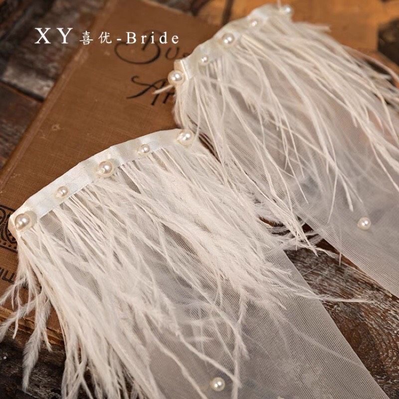 Báo tay cô dâu viền lông đính ngọc