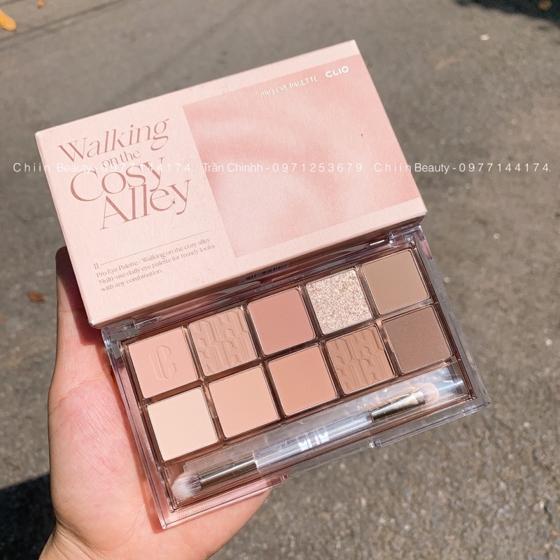 Có kèm cọ mắt - Bảng phấn mắt CLIO Pro Eye Palette màu số 11 tone Walking on the Cozy Alley nâu nhẹ nhàng