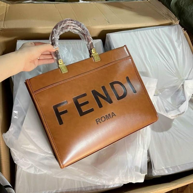 Túi tote #fendi. quai nhựa siêu hot xịn sò 3 màu size to 35cm