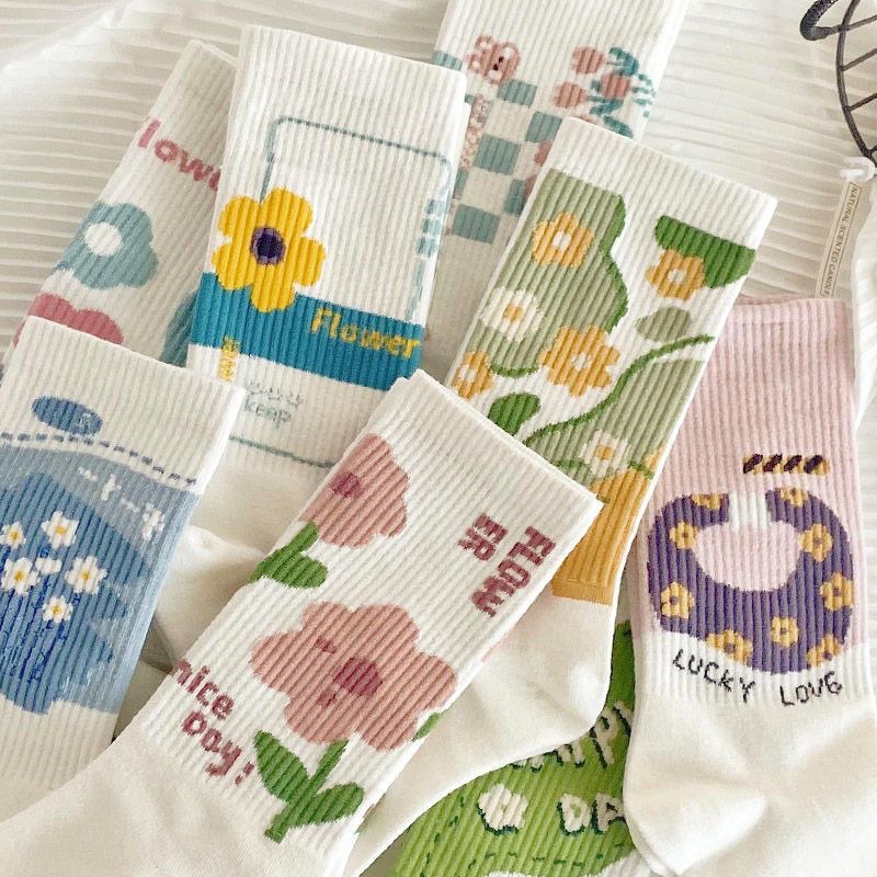 Tất Vớ Nữ Cổ Cao Loại Dày Cotton Mịn Họa Tiết Cỏ Hoa Mùa Xuân Nổi Bật - D2R08