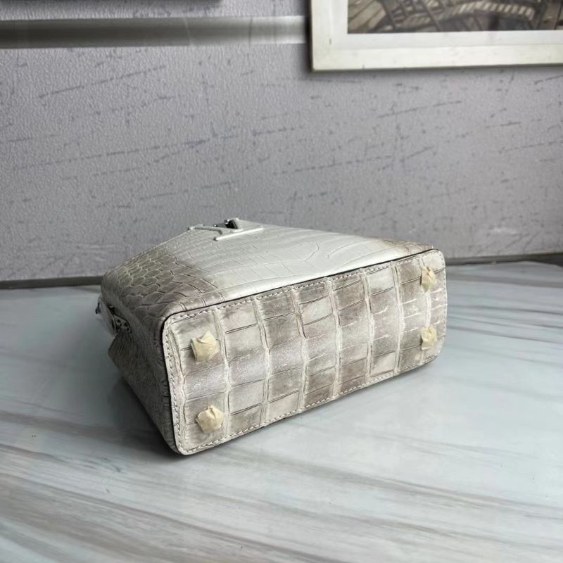 Túi xách LV Capucines Da Cá Sấu Himalaya