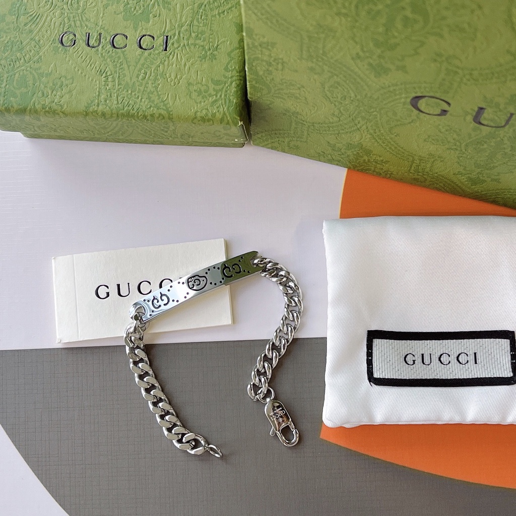 Vòng Tay Gucci Bằng Thép Titan Họa Tiết Hai Chữ GG