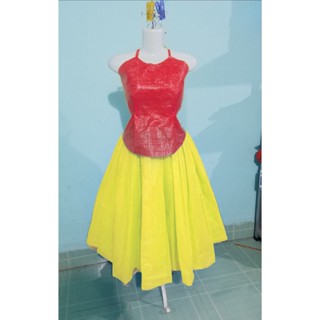 Thời trang tái chế đơn giãn áo yếm và váy