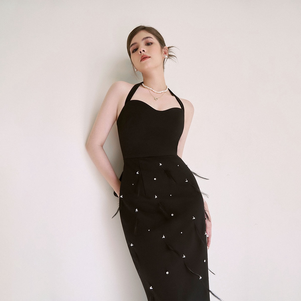 MAVEN - Váy đen ôm dáng dài đính kết lông vũ Flury Dress