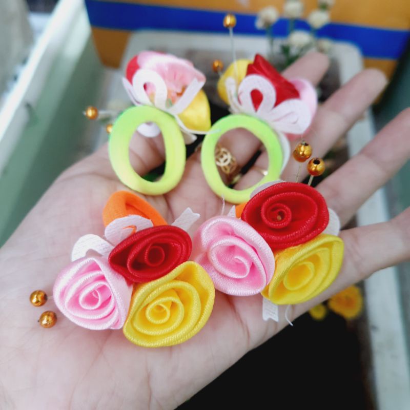 Một cặp thun cột tóc 3 bông hoa cho bé yêu (Màu ngẫu nhiên)