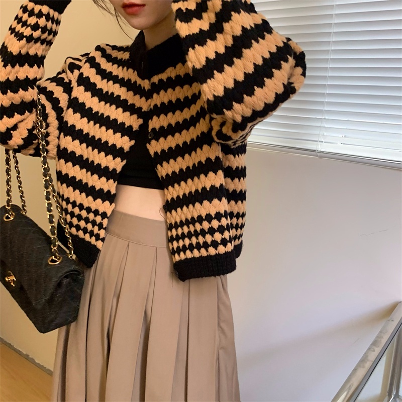 Aphrod Áo Khoác cardigan Dệt Kim Dáng Ngắn Phối Màu Tương Phản Thời Trang Thu Đông Hong Kong Cho Nữ