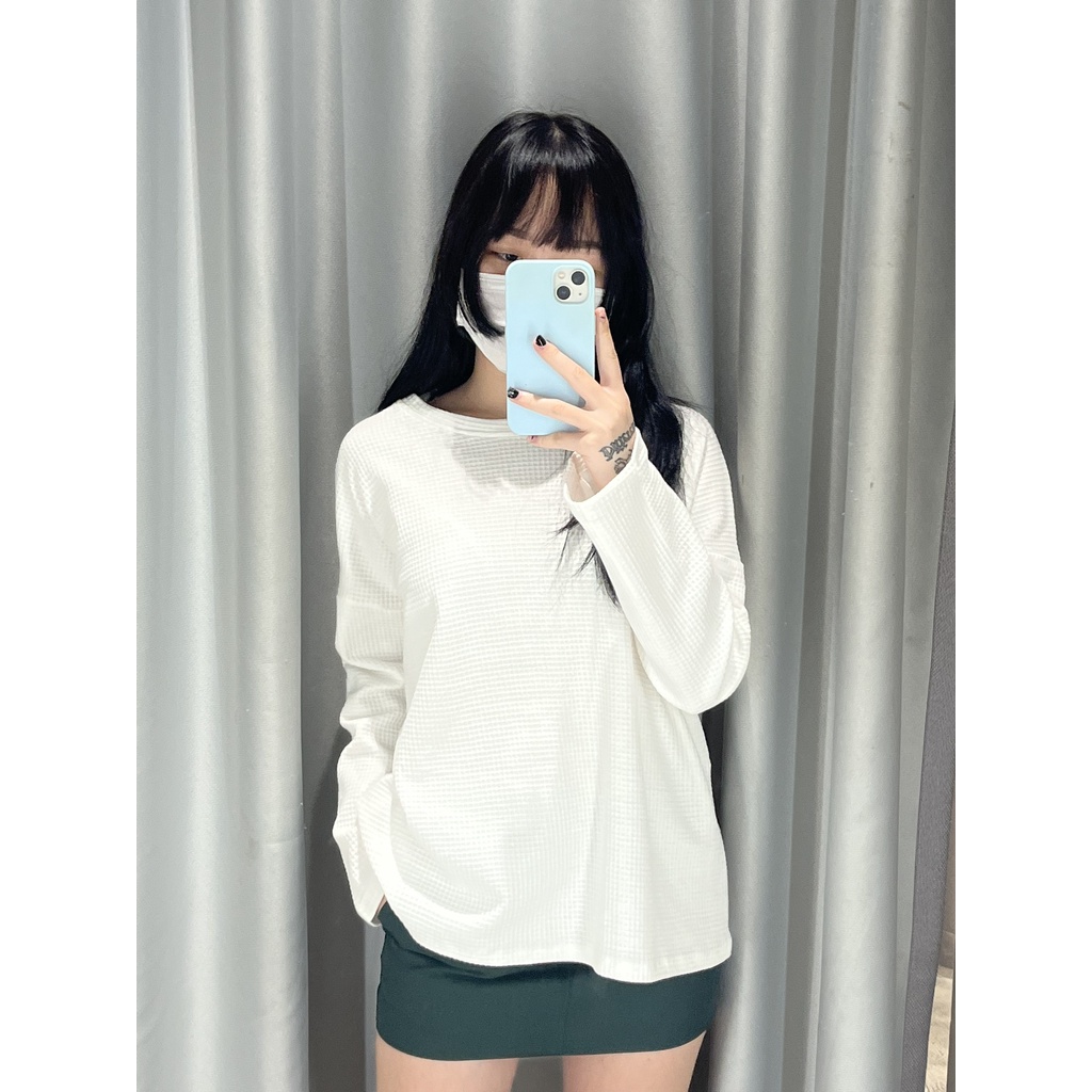 Áo tay dài thun dập nổi, màu trắng, là min - EMBOSSED KNIT SWEATSHIRT - WHITE