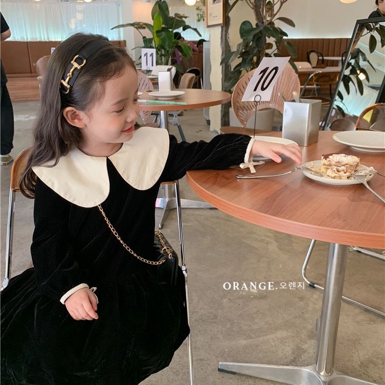Đầm Nhung Dài Tay Cổ Búp Bê Xinh Xắn Dành Cho Bé Gái