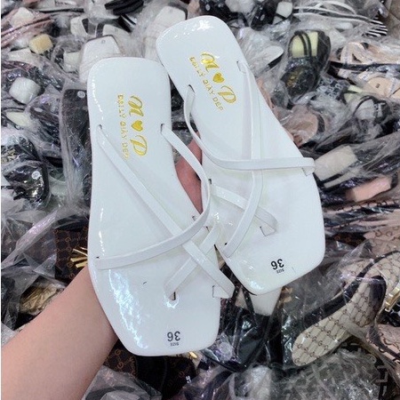 Dép lê nữ xỏ ngón quai dây chéo da bóng mũi vuông đế chống trơn trượt