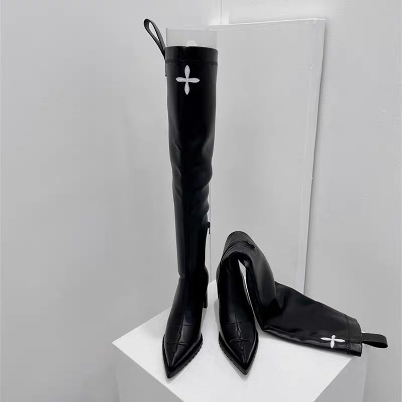 (sẵn 35 36 37 40)Boot đùi mũi nhọn hoạ tiết chữ thập siêu cá tính