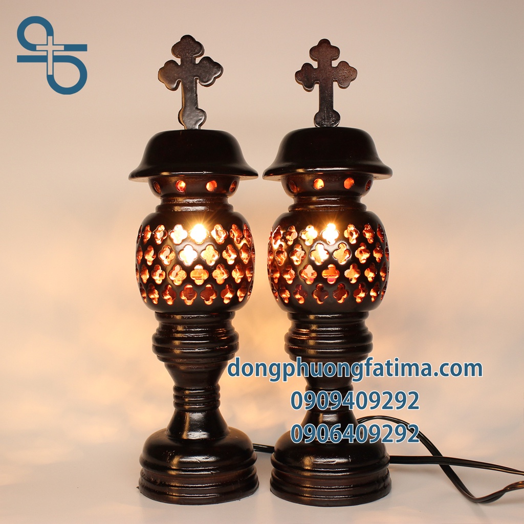 2 CÂY ĐÈN GỖ THÁNH GIÁ (GỖ NÂU ĐEN BÓNG)