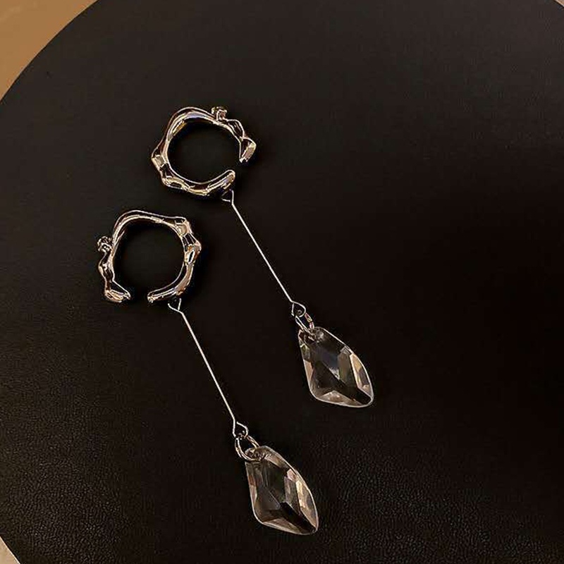 1 Đôi Bông Tai Kiểu Kẹp Hình Học Bằng Acrylic Màu Bạc Phối Tua Rua Thời Trang Cho Nữ