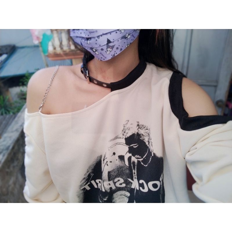 Áo sweater choker lệch vai có sẵn