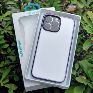 Ốp lưng Devia trong cứng viền màu cho iPhone 14, 14 Max, 14 Pro, 14 Pro Max chính hãng không ố màu