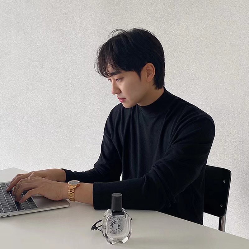 Áo Thun Nam Tay Dài Cổ Cao Màu Trơn Phong Cách Hàn Quốc Mới