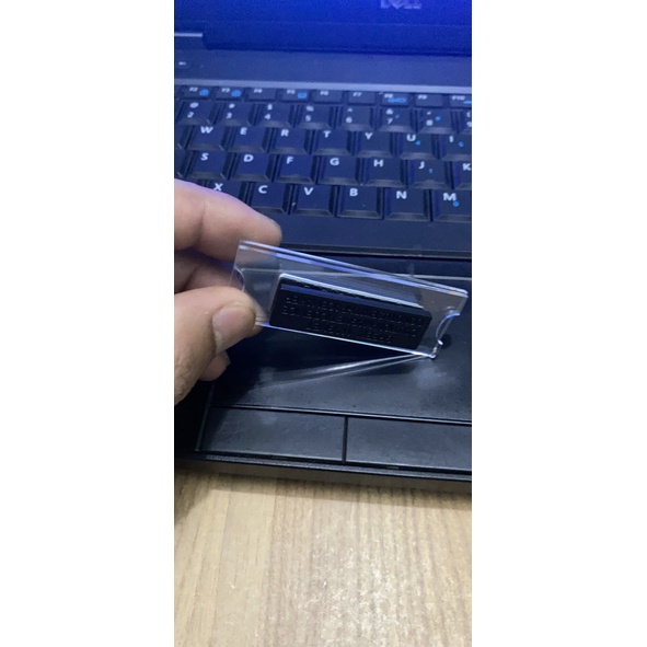 Bảng tên thay tên nhân viên, Biển tên nam châm cài áo