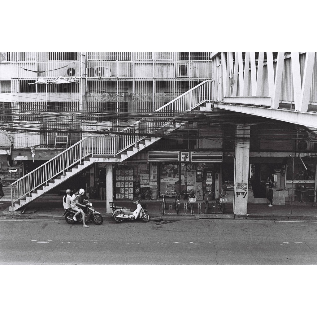 Phim ADOX CHS 100 II ISO 100, Đen Trắng B&W, 135/35mm x 36 Kiểu, In Date Cho Máy Chụp Ảnh Film - LIIQ Flash