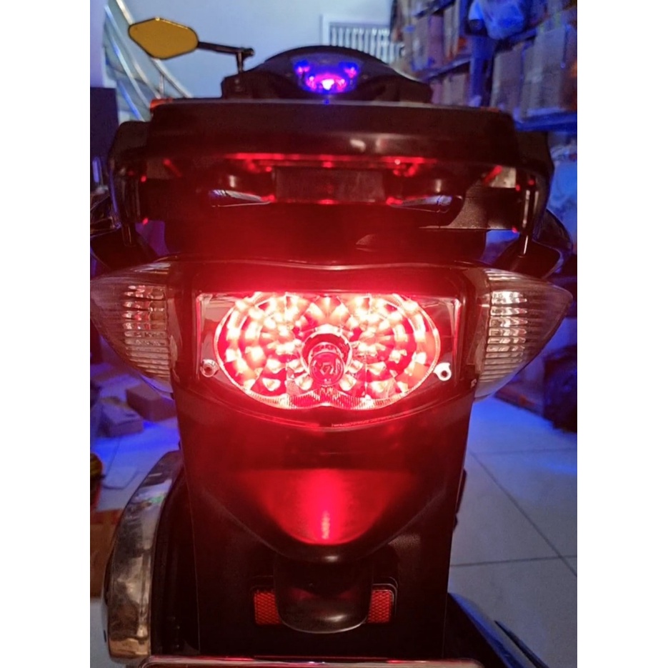 Bóng đèn hậu siêu sáng kiểu chạy AUDIF1và sấm chớp F1 thích hợp với nhiều loại xe như: DREAM, WAVE, SIRIUS, SH...