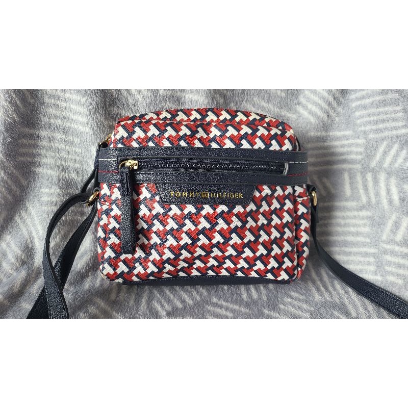 Túi đeo chéo Tommy Hilfiger auth , new 95% sz 20