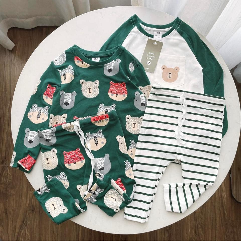 Set 2 bộ dài tay cho bé màu xanh lá họa tiết gấu