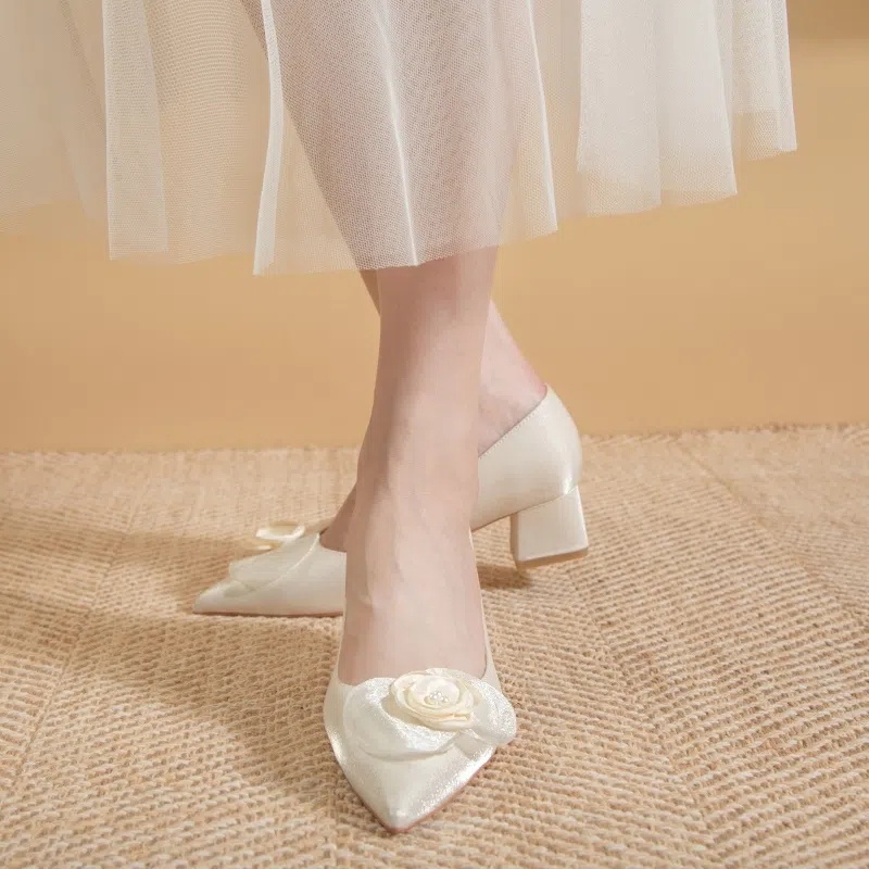 Giày Cao Gót Mũi Nhọn Đính Hoa Trắng Thời Trang Pháp Cho Nữ