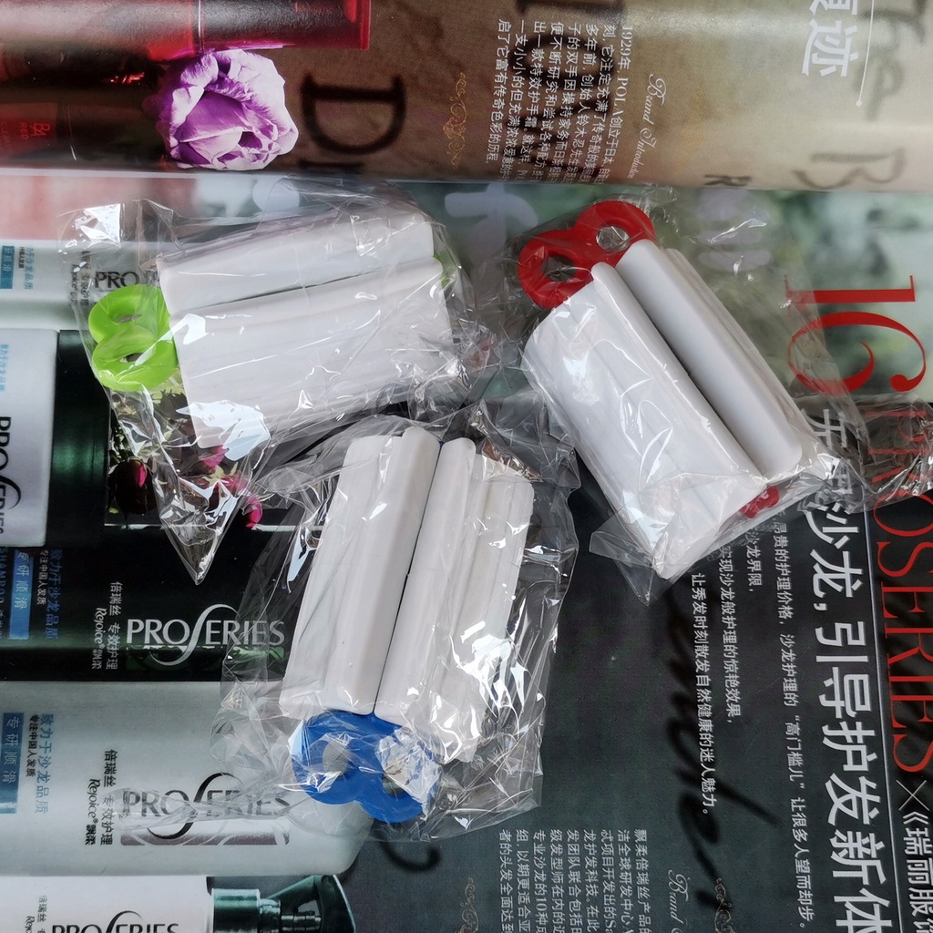 Dụng Cụ Nặn Kem Đánh Răng Dạng Đứng Tiện Dụng Cho Phòng Tắm