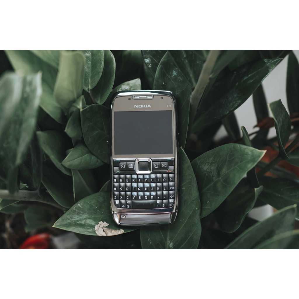 ĐIỆN THOẠI Nokia E71 Chính Hãng Kèm Pin Và Sạc Bắt Được WIFI