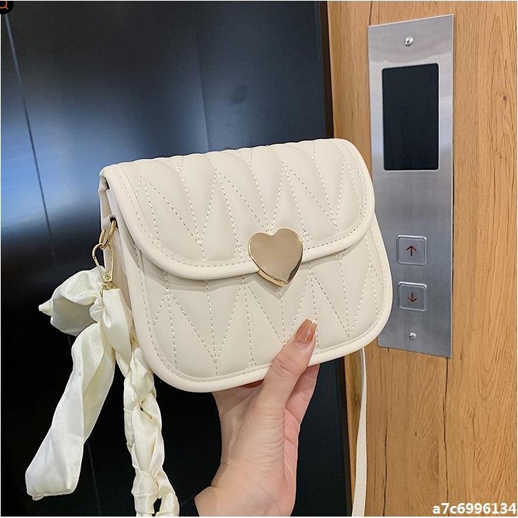 Túi xách nữ đeo chéo khóa tim xinh xẻo đáng yêu Capucha T206