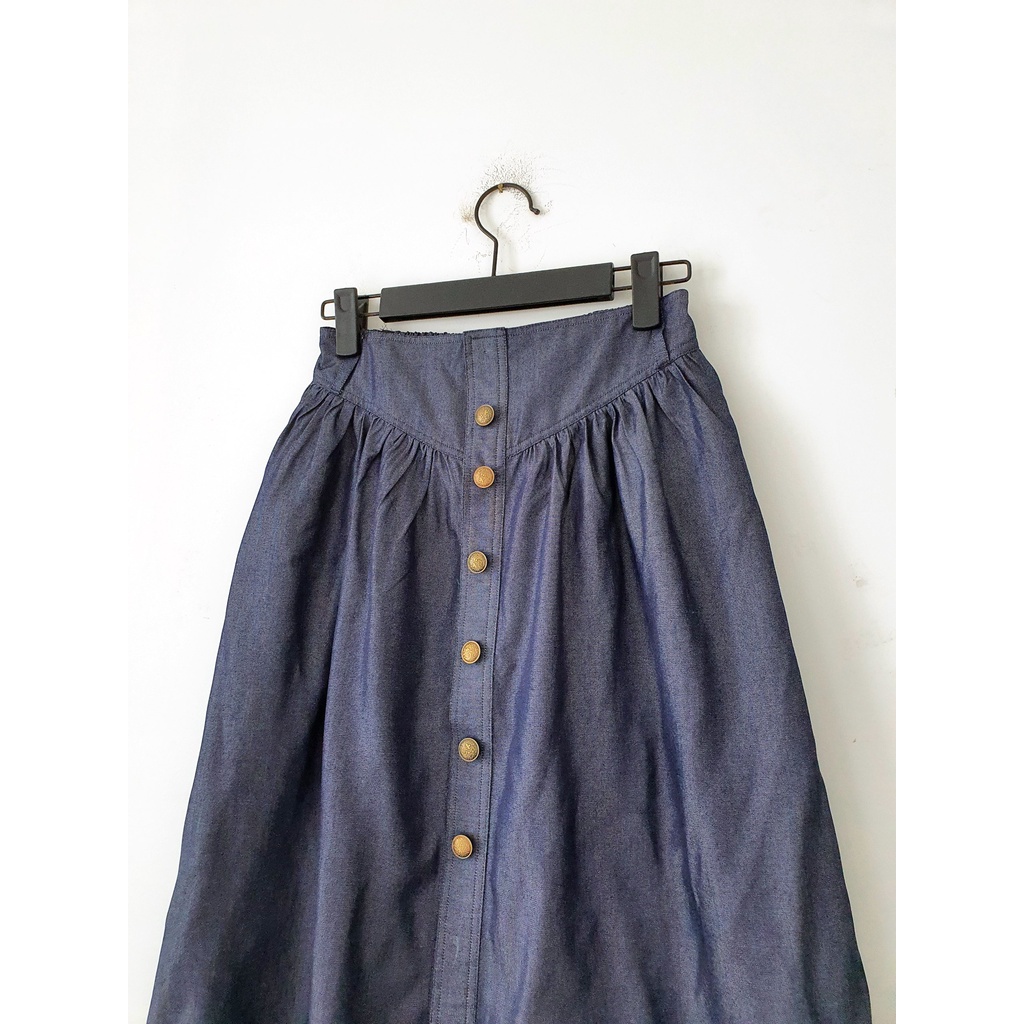 Váy denim midi nút đồng AfterBefore