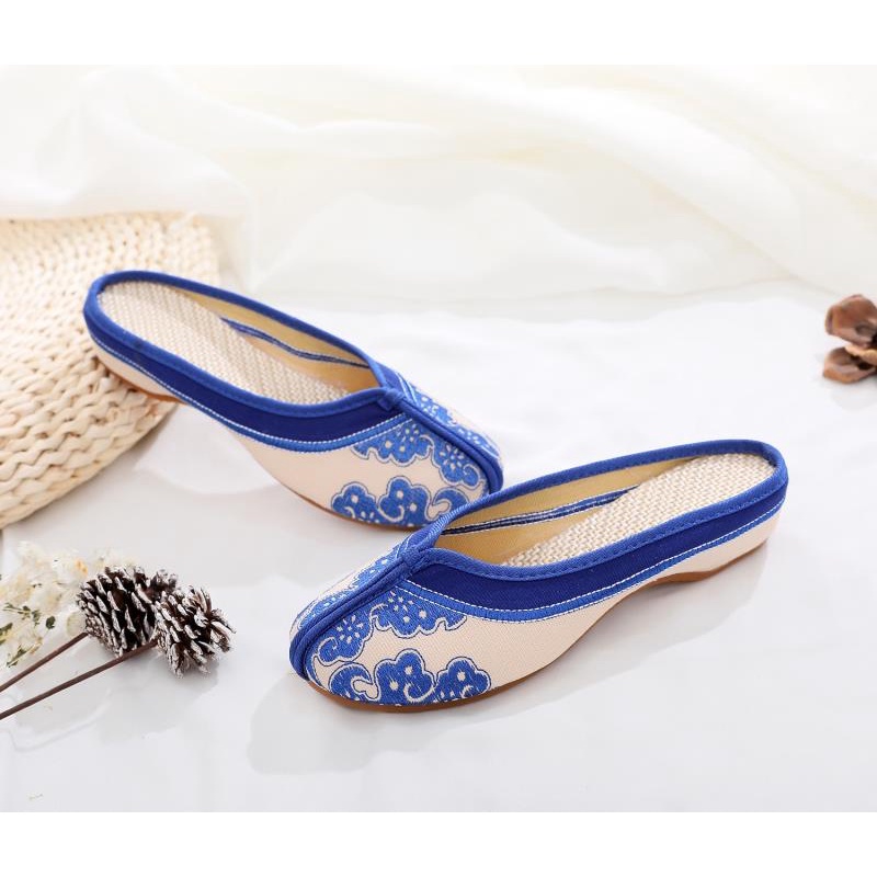 Giày Vải Đế Xuồng Thêu Họa Tiết Gốm Sứ Trắng Xanh Dương Phong Cách Bắc Kinh Cổ Điển Bắc Kinh Cổ Điển Mùa Xuân Hè A7