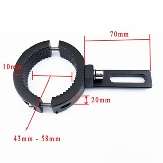 Pat gắn đèn trợ sáng vào gù chống đỗ