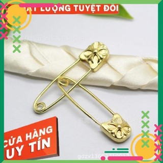 Bông tai, khuyên tai Chrome Heart mạ vàng.