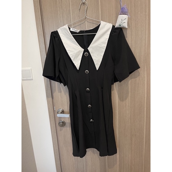 Thanh lý váy đen cổ bèo trắng size M
