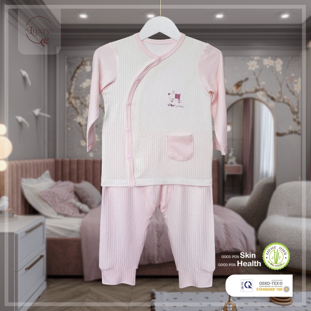 Bộ quần áo dài tay cài lệch vạt chéo phối túi Luxry đáng yêu làm từ vải sợi tre cho bé từ sơ sinh đến 18 tháng
