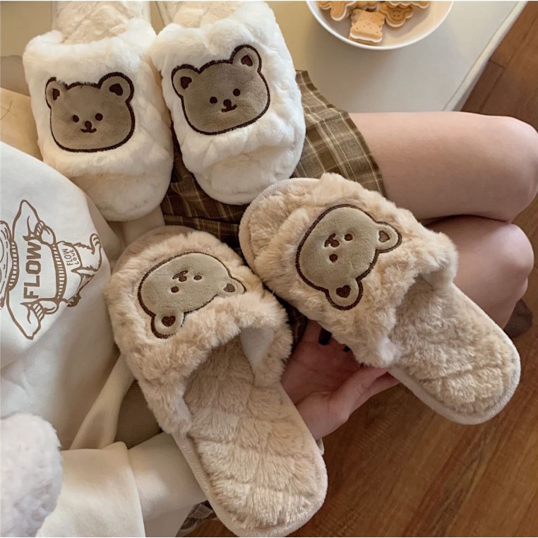 Dép bông lê hở mũi hình gấu có 2 màu trắng và nâu