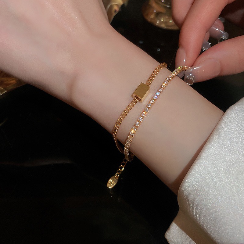 Lắc tay titan không gỉ dáng thanh lịch Her Accessories vòng tay đính đá trái tim TT13