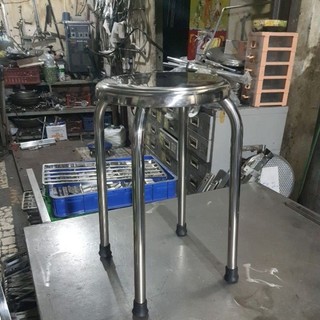 Ghế đẩu 4 chân cao 50cm , mặt và chân dày 1mm ,dày dặn và chắc chắn , inox 201 và inox 304 .