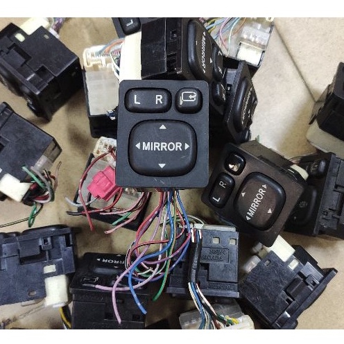 Công tắc chỉnh mặt gương Toyota bãi xịn cắm giắc gin