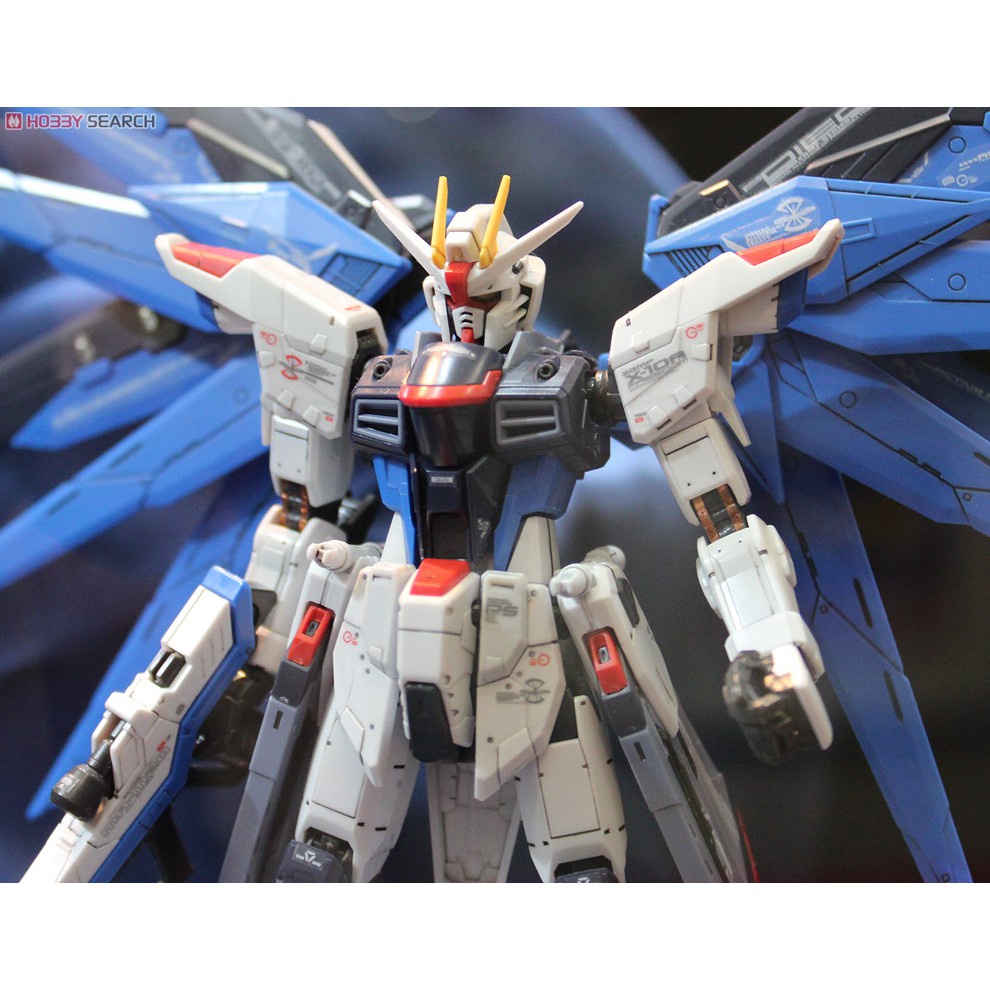 Mô hình lắp ráp Gundam RG Freedom Gundam