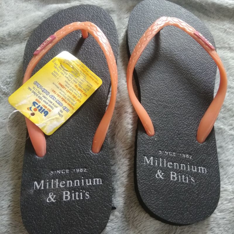 Dép xỏ ngón bi tít size 35
