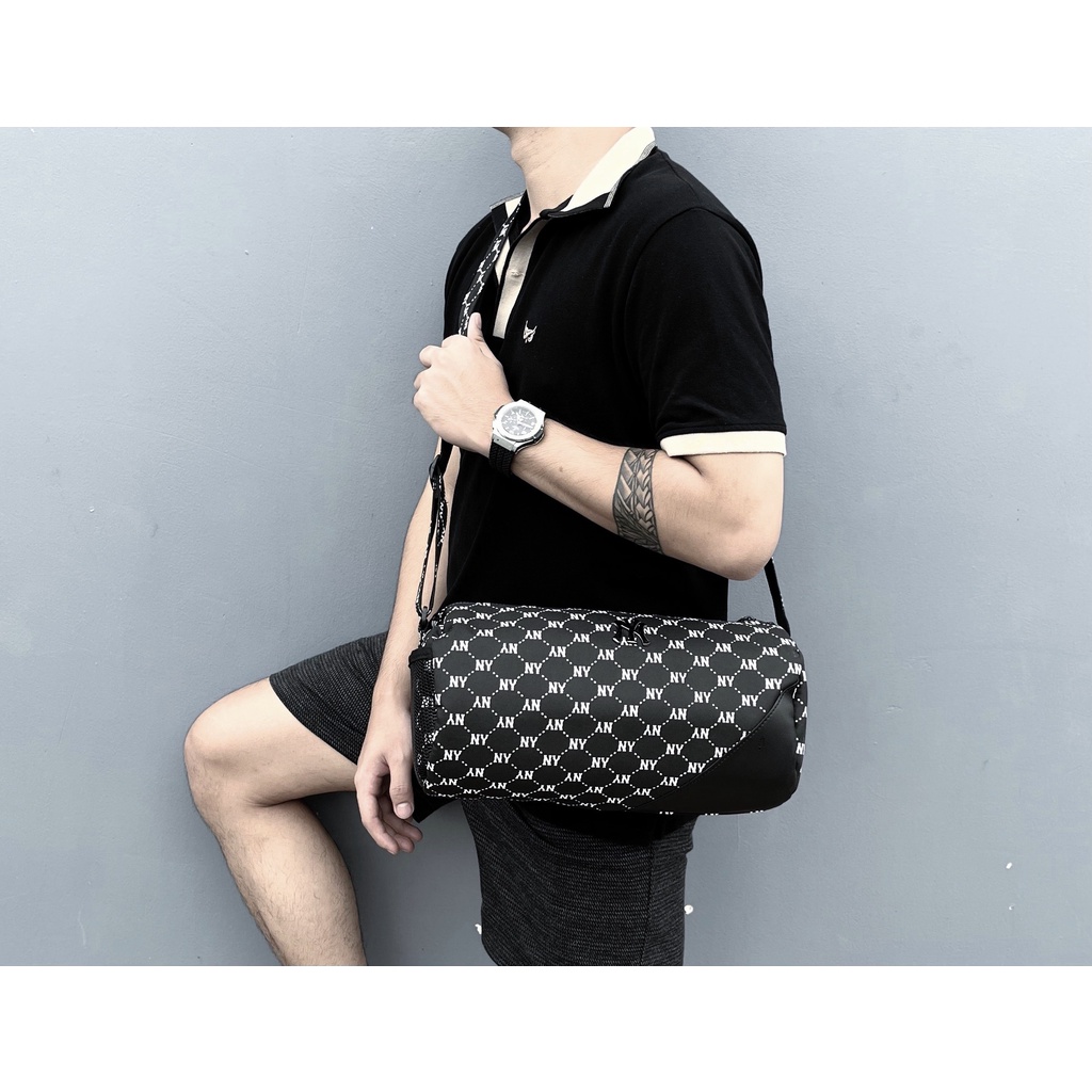Túi trống thể thao mini MLB màu đen Túi tập gym họa tiết NY monogram trắng nhỏ gọn tiện lợi chất liệ