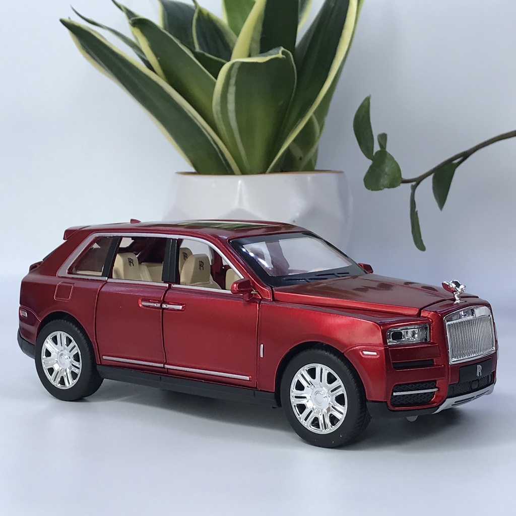 Mô hình xe ô tô Rolls Royce Cullinan tỷ lệ 1:24 bằng kim loại TẶNG BIỂN SỐ XE