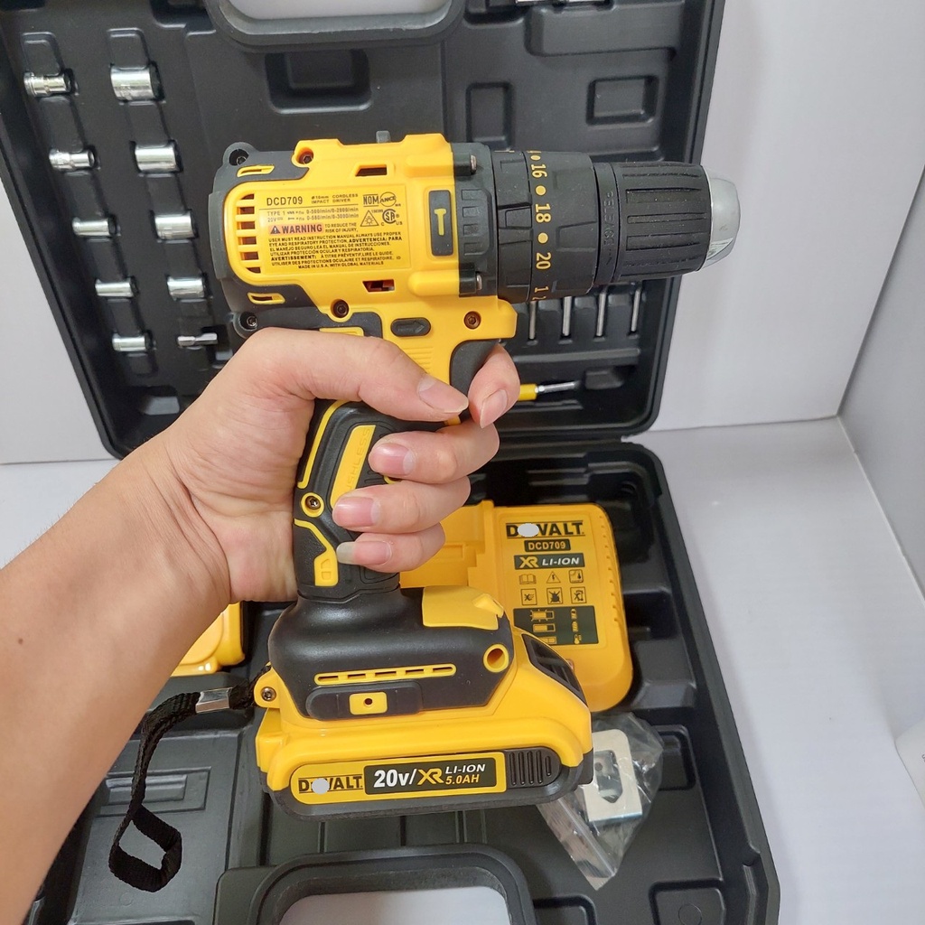 Máy Khoan Pin Dw 20v không chổi than tặng 24 phụ kiện